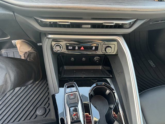 Used 2025 Audi Q5 Premium w/ Convenience Package AWD/4WD image 20