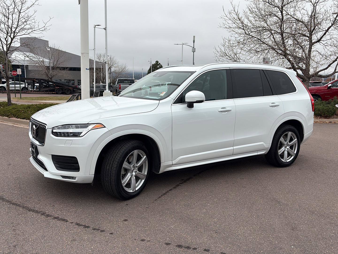 Used 2021 Volvo XC90 T6 Momentum w/ Climate Package image 3