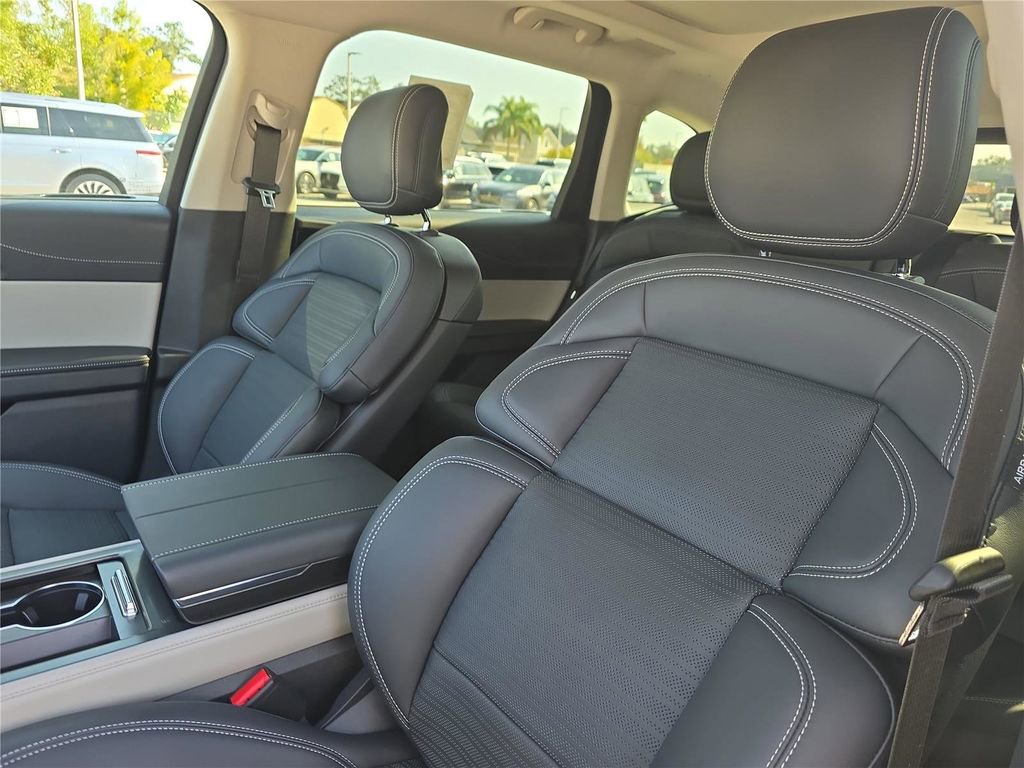 New 2025 Lincoln Nautilus Reserve image 13