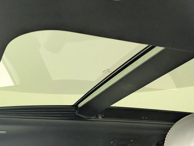 Certified 2024 Chrysler Pacifica Limited w/ Uconnect Theater Family Group image 13