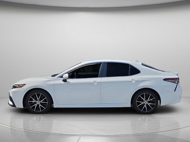 Used 2024 Toyota Camry SE FWD image 3