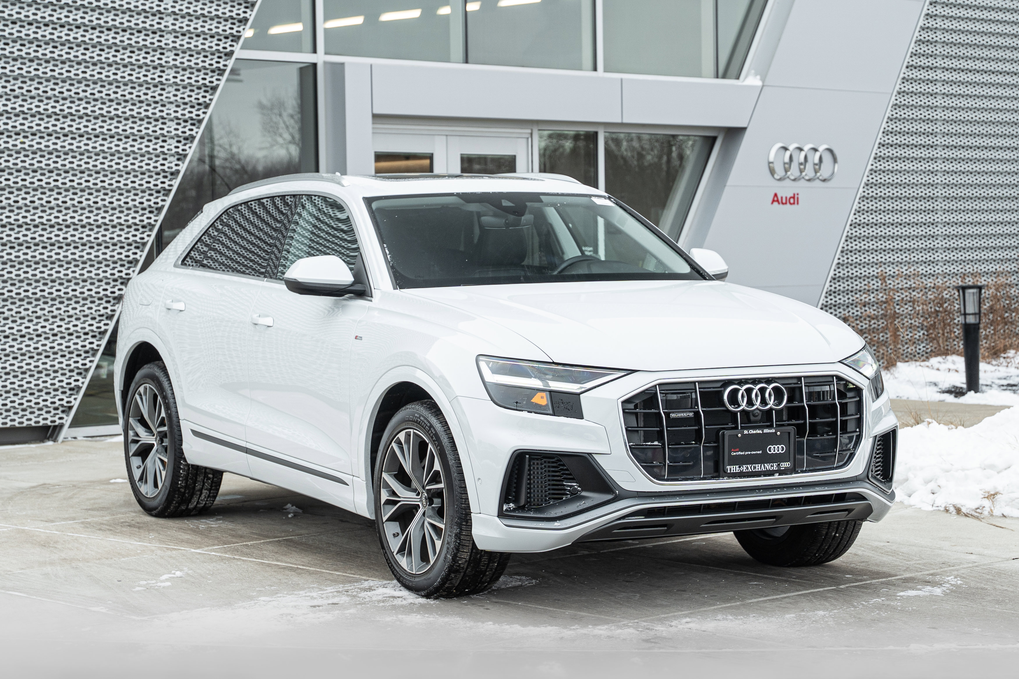Used 2022 Audi Q8 Premium Plus w/ Premium Plus Package image 2