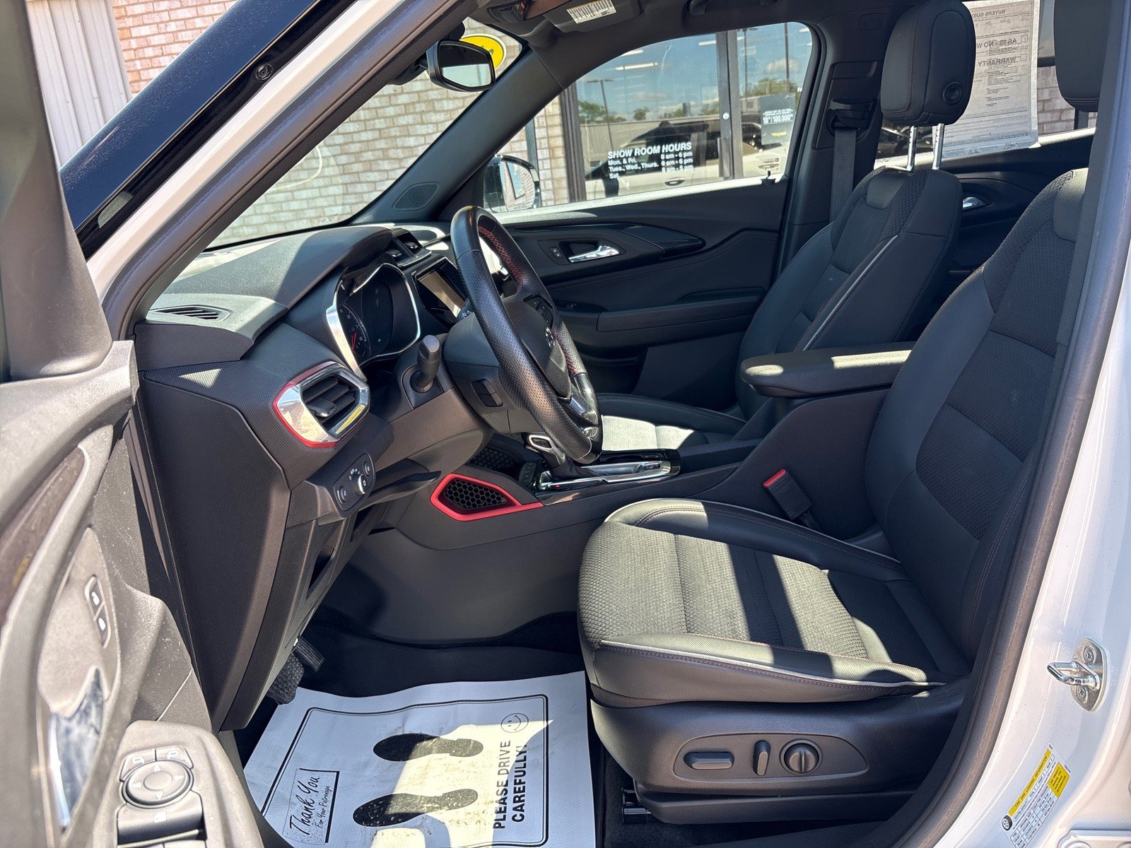 Used 2022 Chevrolet TrailBlazer RS w/ Sun and Liftgate Package AWD/4WD image 3