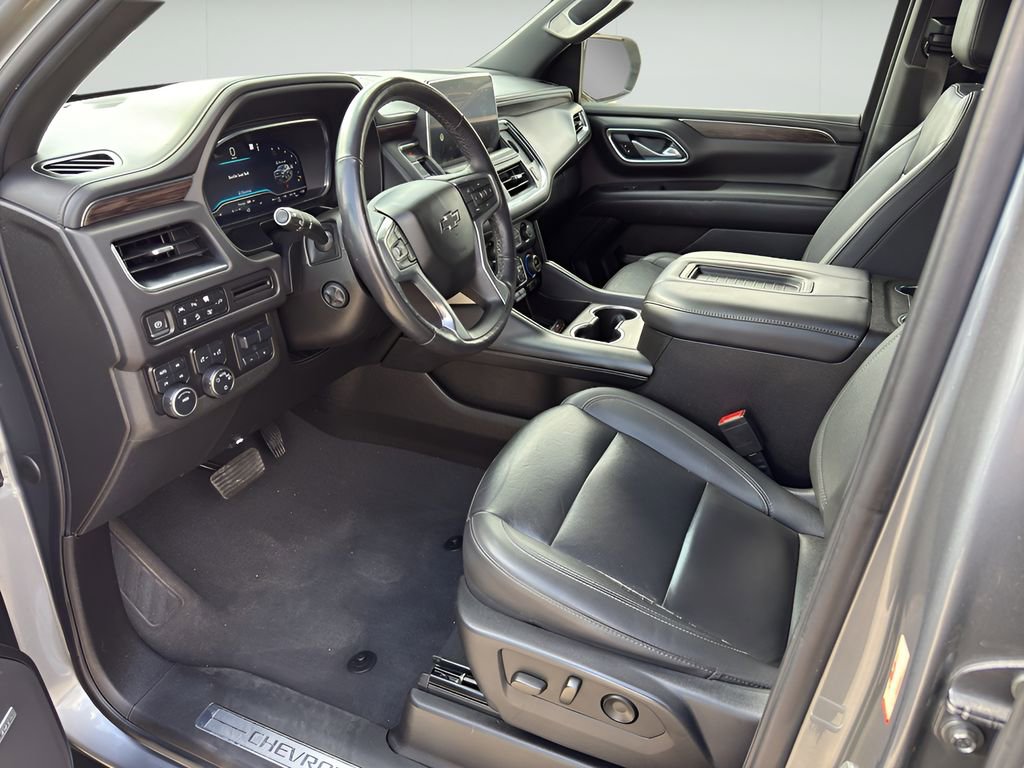 Used 2022 Chevrolet Tahoe Z71 w/ Luxury Package AWD/4WD image 10