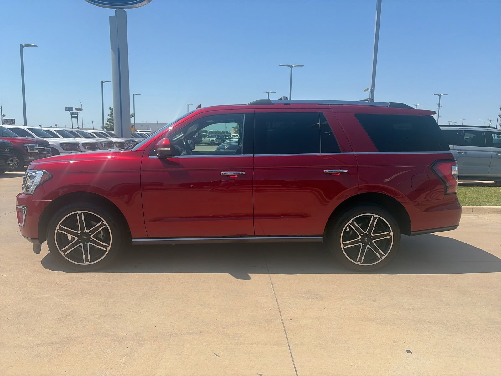 Used 2019 Ford Expedition Limited w/ Texas Edition Package RWD image 2