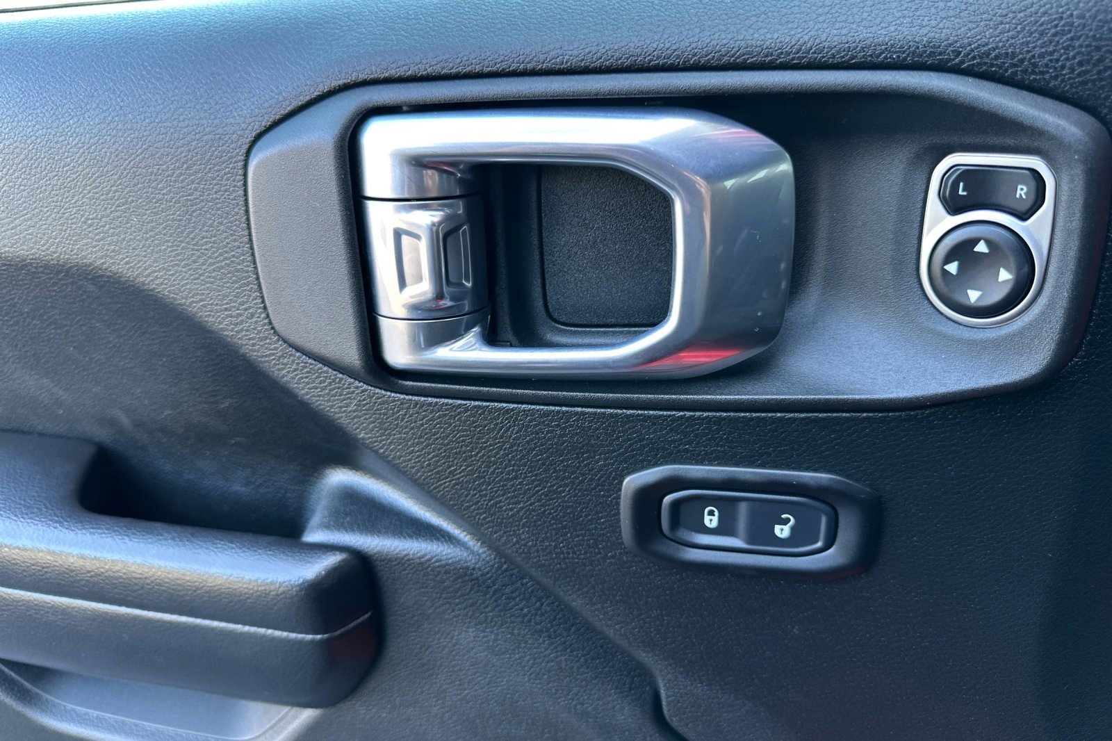 Used 2021 Jeep Wrangler Unlimited Rubicon image 12