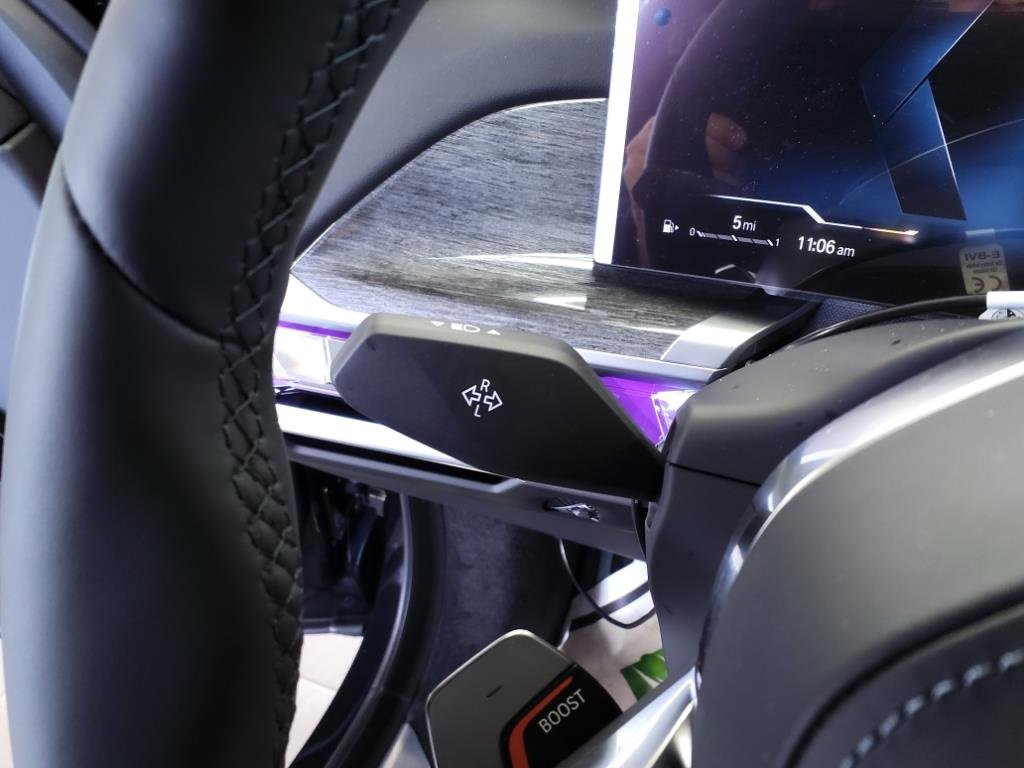 Used 2023 BMW 760i xDrive image 9