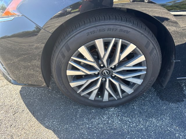 Used 2025 Nissan Altima 2.5 SV w/ SV Premium Package FWD image 30