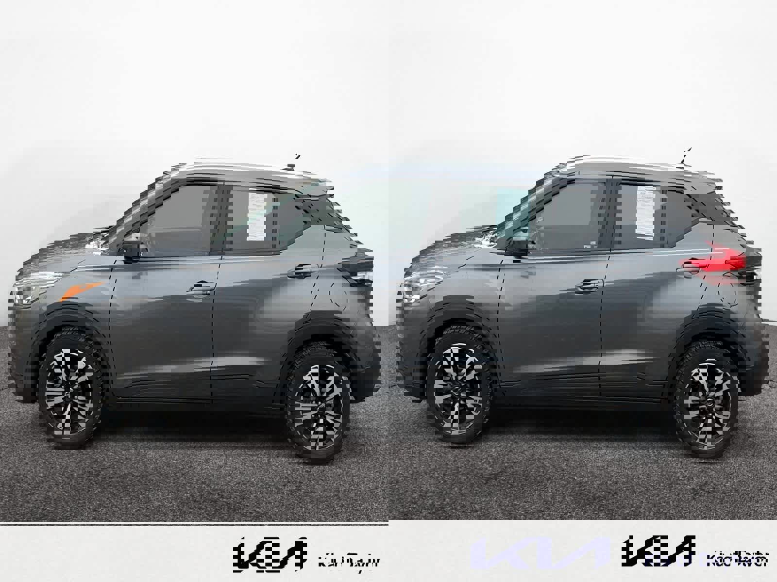 Used 2019 Nissan Kicks SV image 2