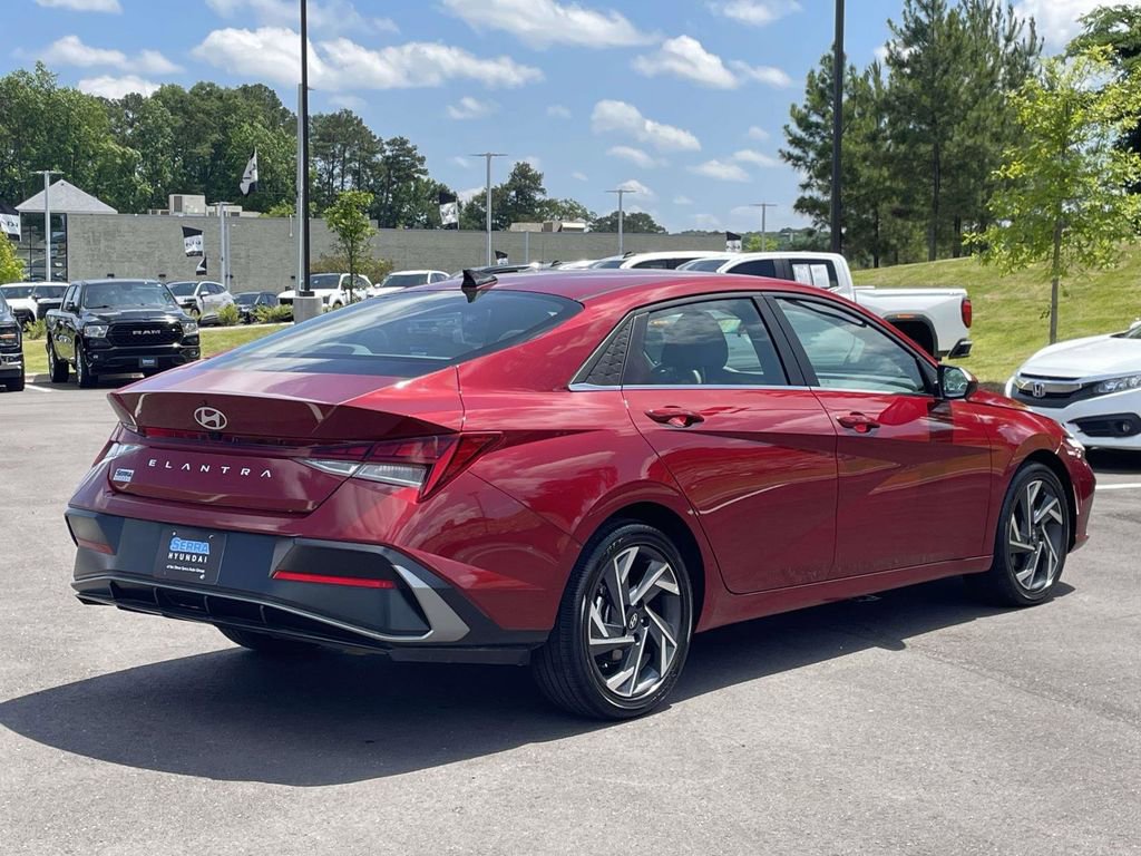 Certified 2025 Hyundai Elantra SEL FWD image 3