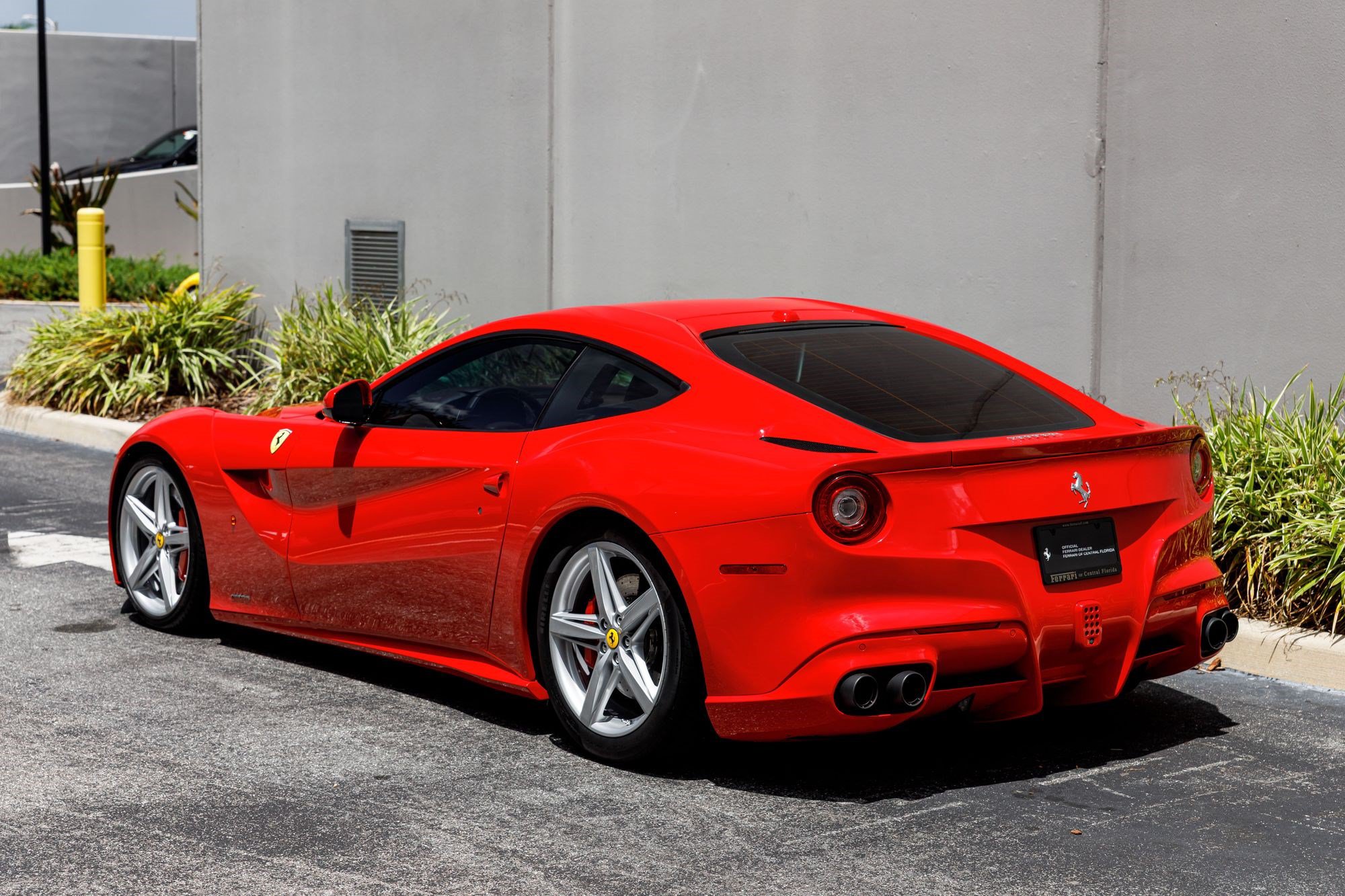 Used 2016 Ferrari F12 Berlinetta RWD image 3