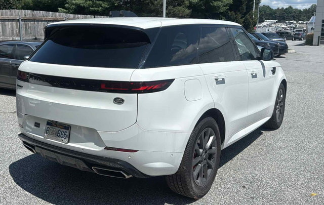 Used 2023 Land Rover Range Rover Sport SE Dynamic AWD/4WD image 3