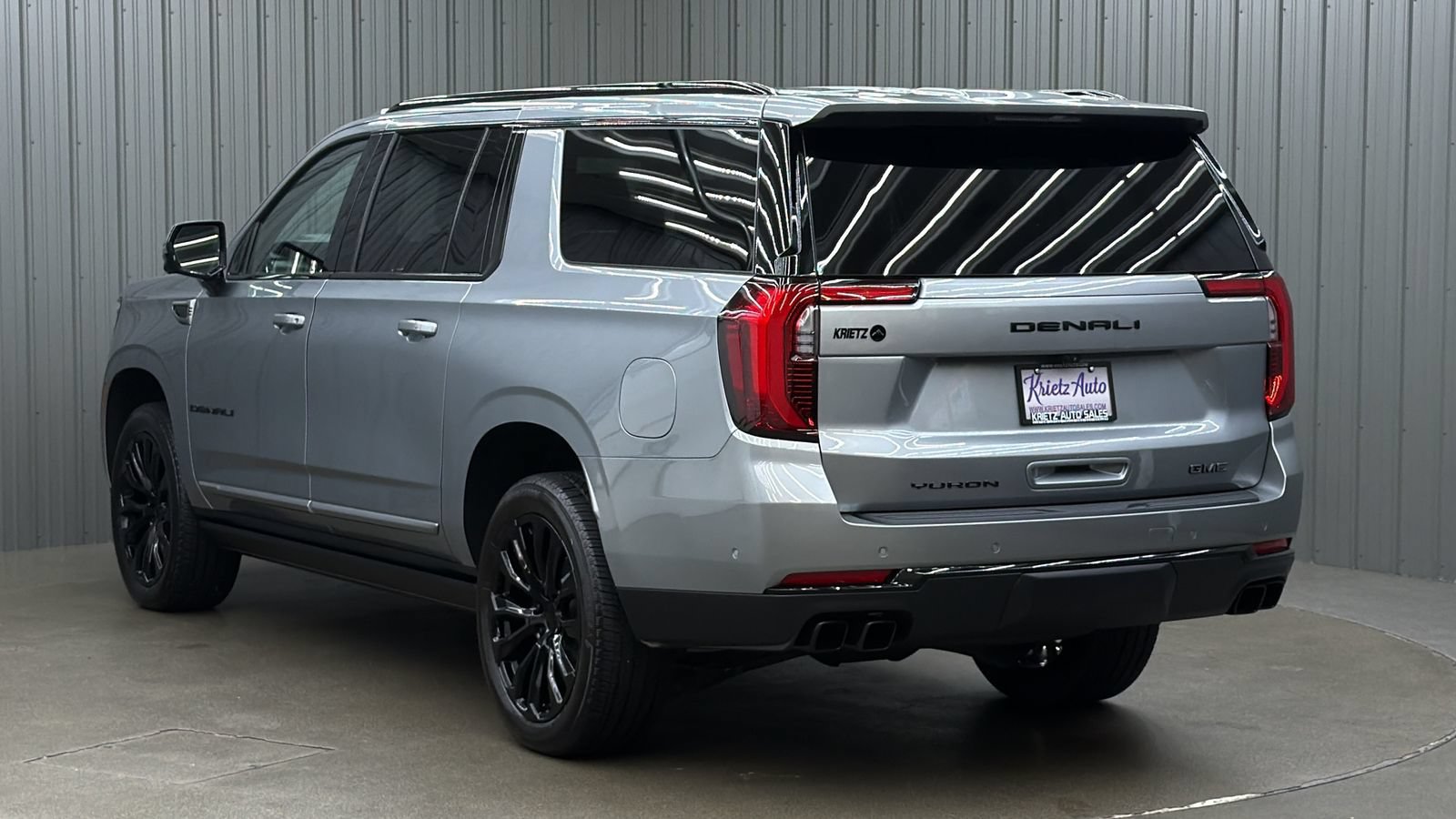 Used 2025 GMC Yukon XL Denali w/ Sun & Power Step Package AWD/4WD image 3