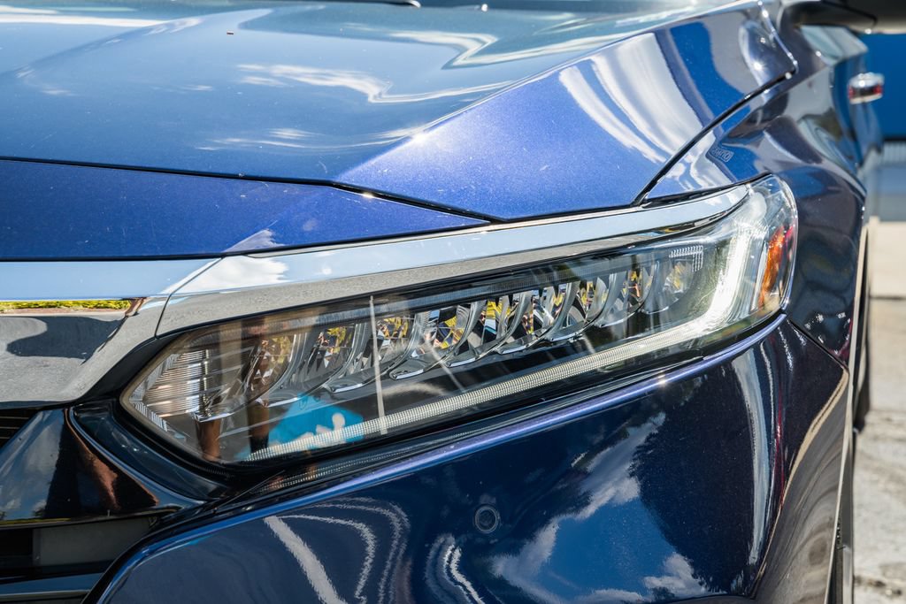 Used 2018 Honda Accord Touring image 12