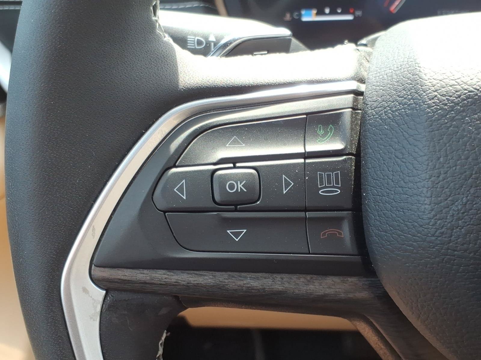 Used 2023 Jeep Grand Cherokee Limited AWD/4WD image 17