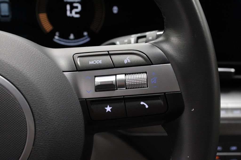 Certified 2025 Hyundai Kona SEL FWD image 31