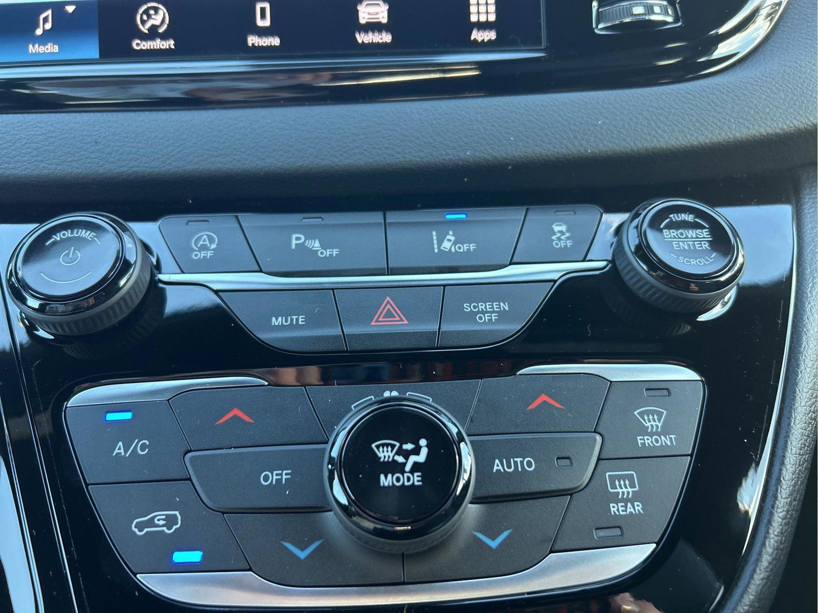 New 2026 Chrysler Voyager LX image 18