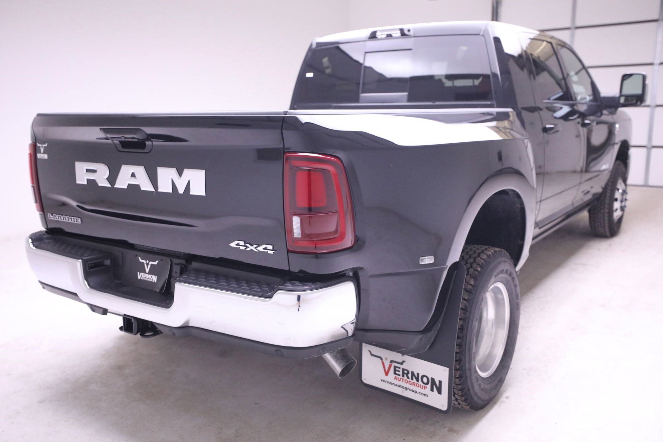 New 2025 RAM 3500 Laramie image 9