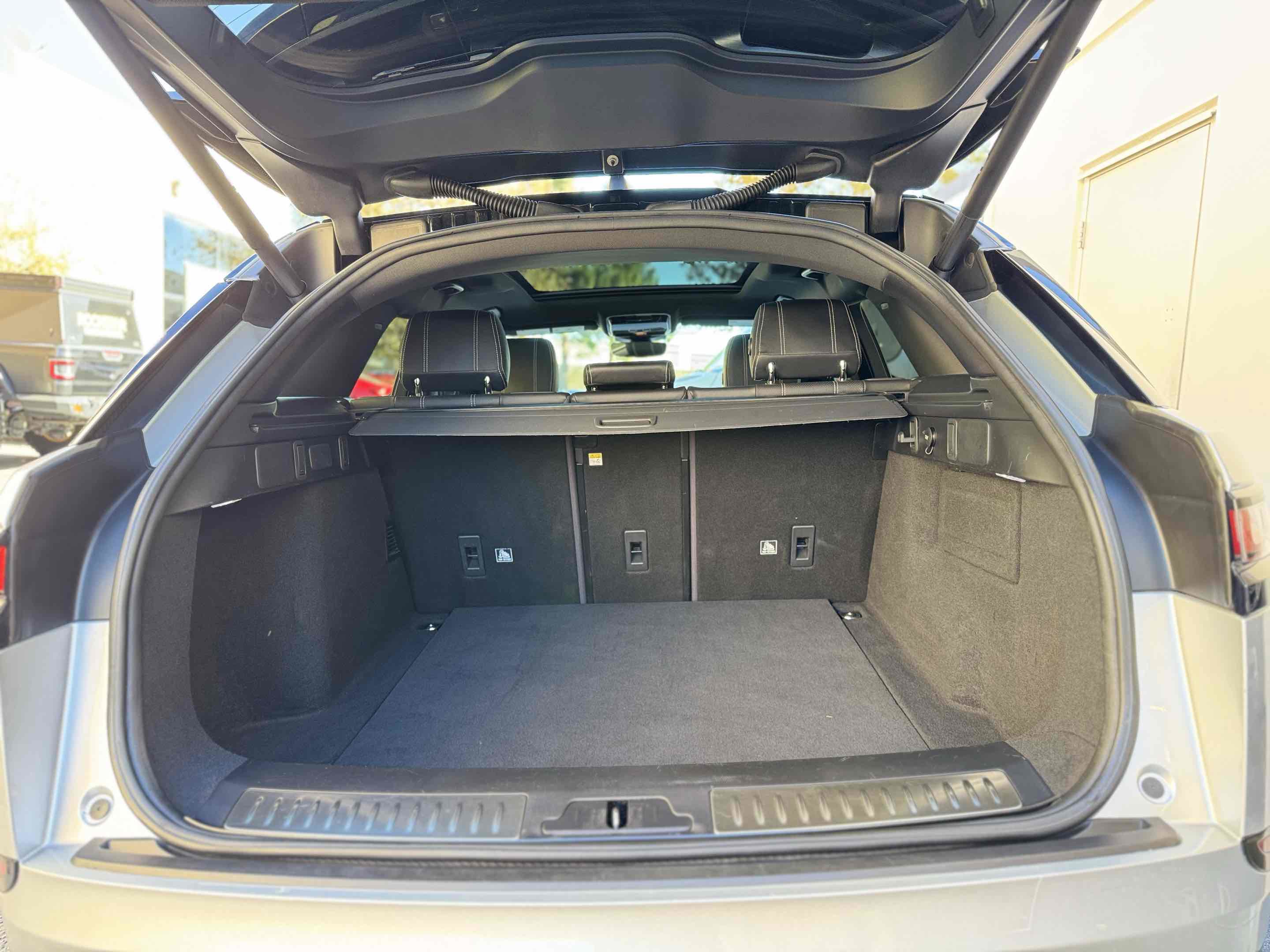 Used 2020 Land Rover Range Rover Velar R-Dynamic S image 57