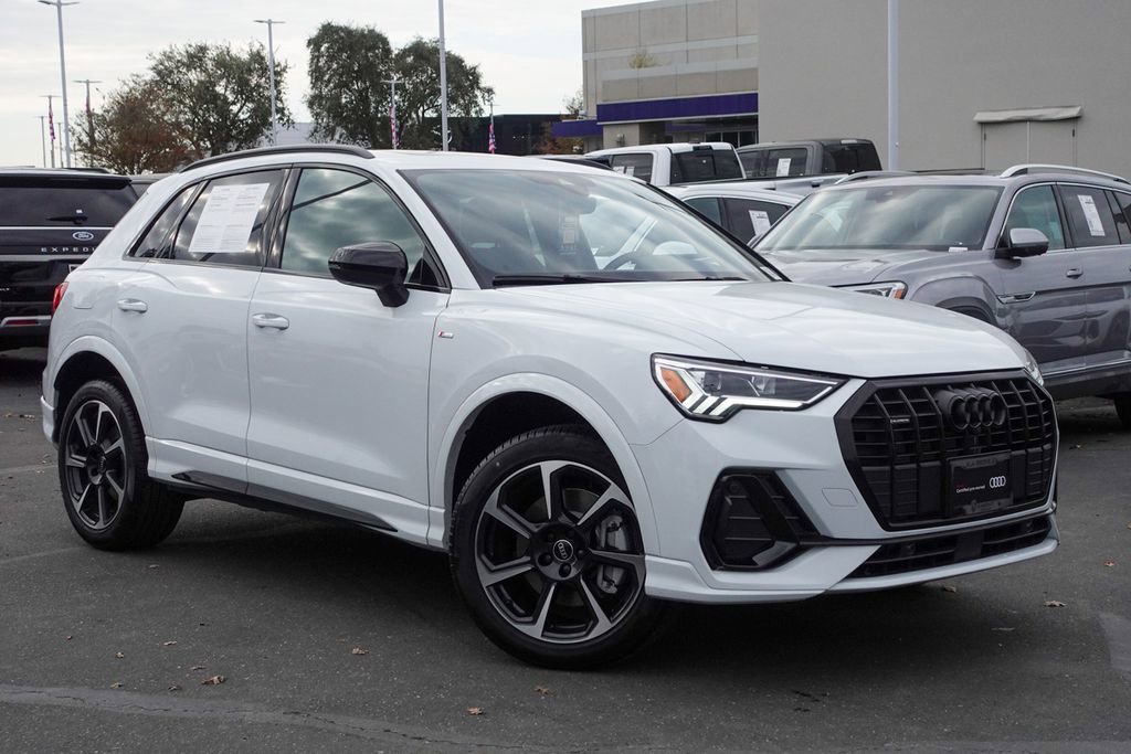 Used 2025 Audi Q3 2.0T Premium Plus w/ Premium Plus Package image 3