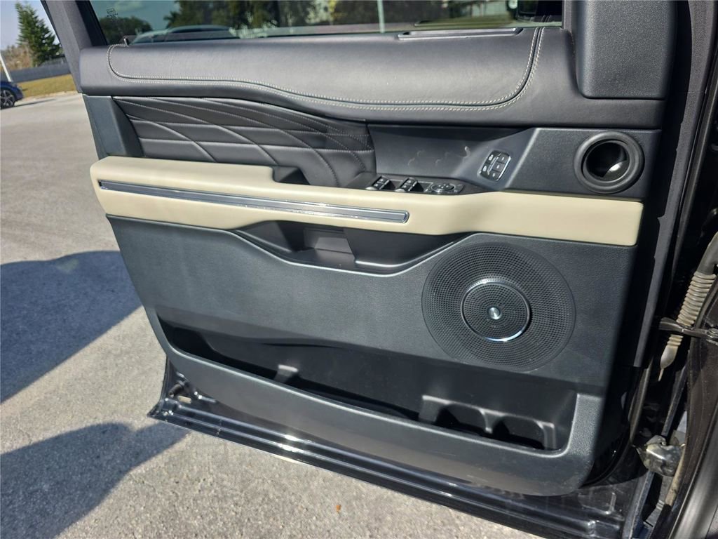 Used 2020 Ford Expedition Platinum image 14