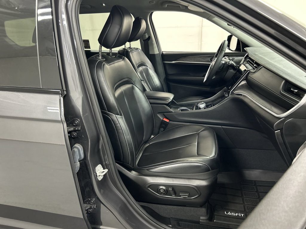 Used 2024 Jeep Grand Cherokee L Limited AWD/4WD image 24