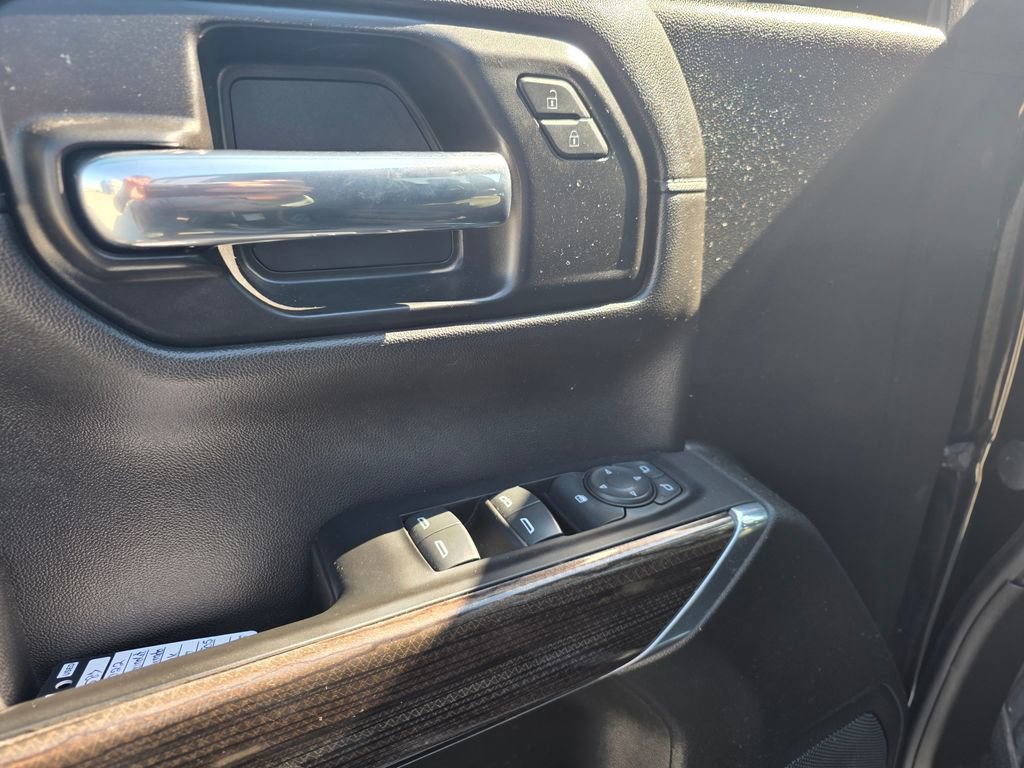 Used 2022 Chevrolet Silverado 1500 RST w/ Redline Edition AWD/4WD image 9