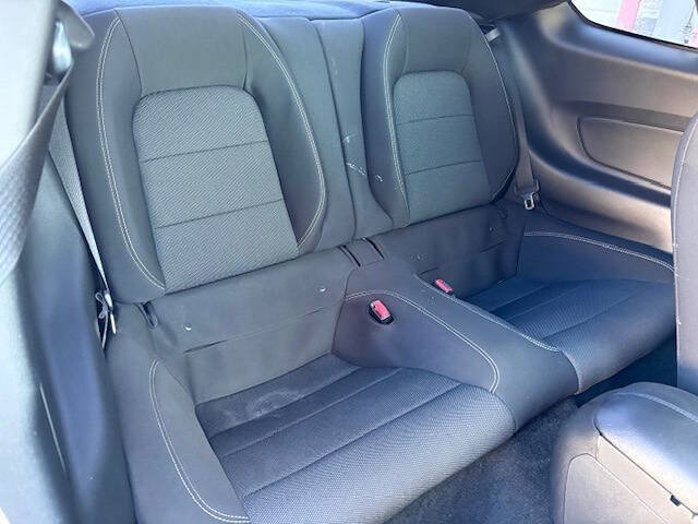 Used 2017 Ford Mustang V6 2dr Fastback image 26