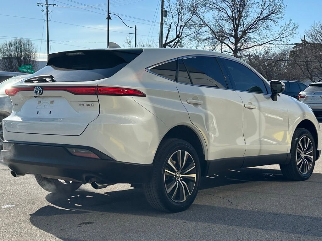 Used 2022 Toyota Venza XLE image 11