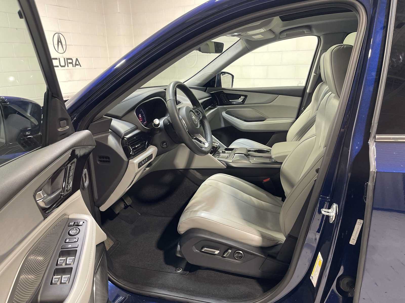 Certified 2024 Acura MDX SH-AWD w/ Technology Package image 2