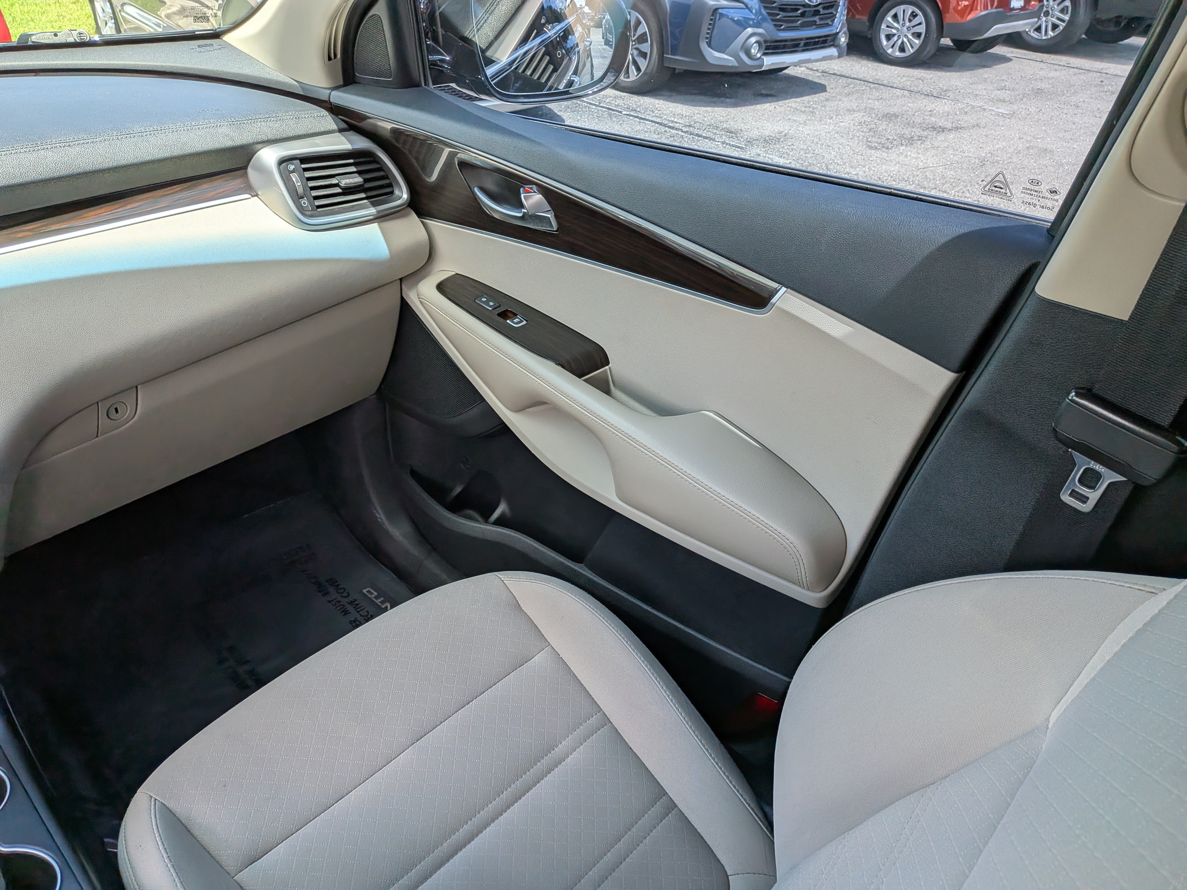 Used 2020 Kia Sorento S FWD image 18