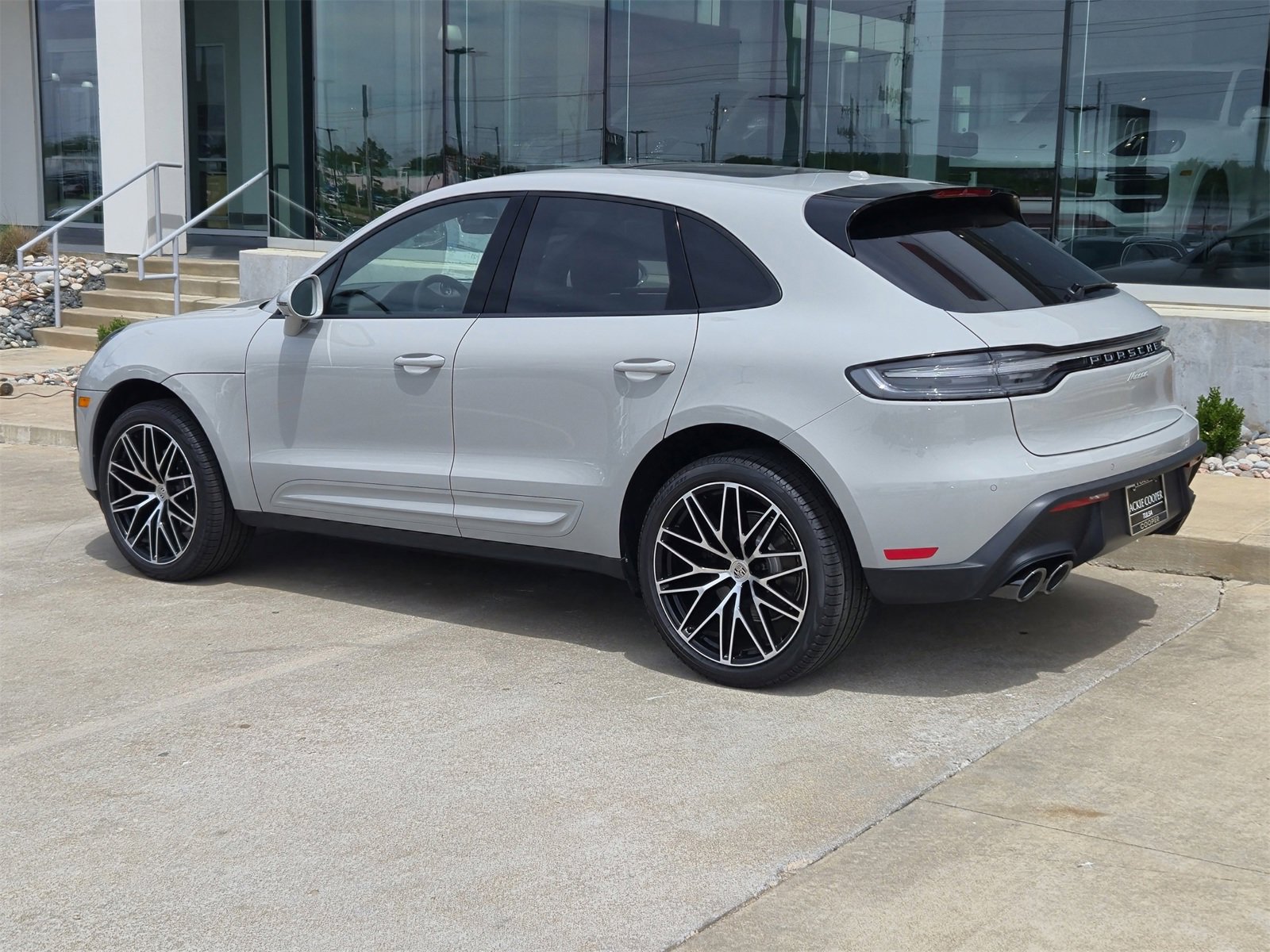 New 2025 Porsche Macan image 3