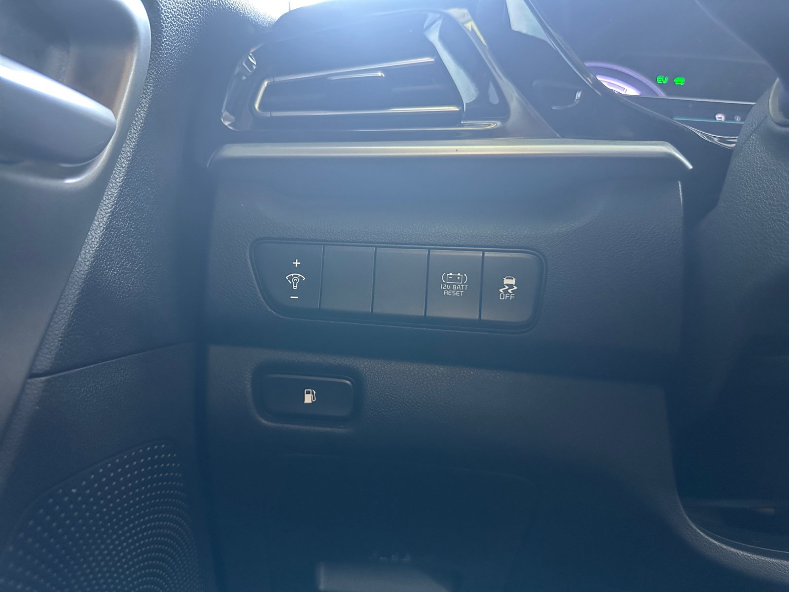 Used 2022 Kia Niro LX FWD image 25