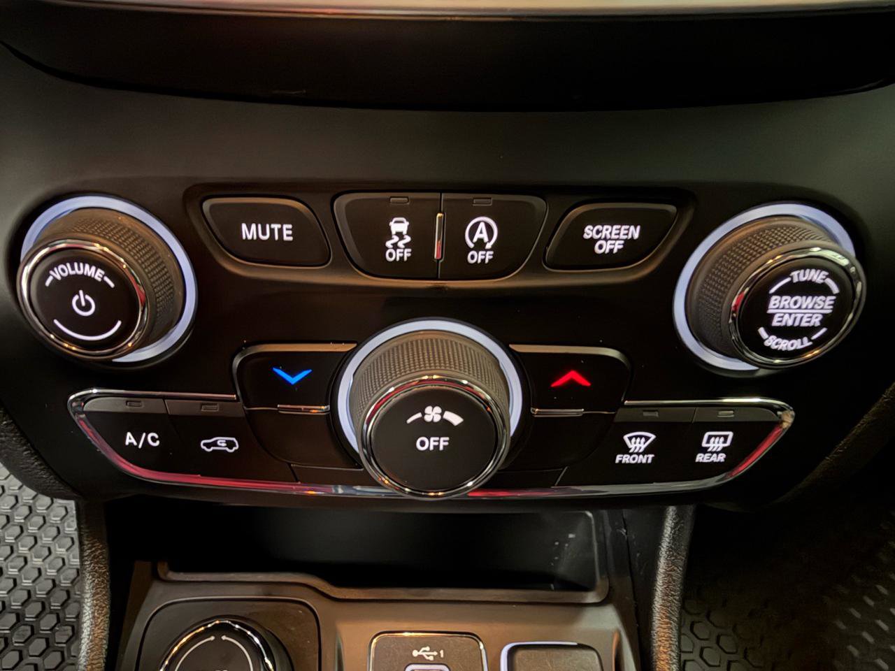 Used 2022 Jeep Cherokee Latitude w/ Trailer Tow Group image 34