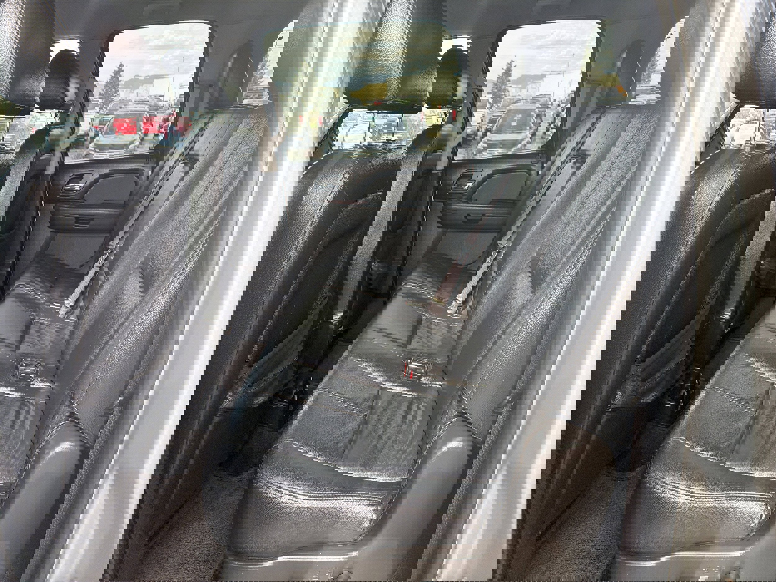 Used 2011 GMC Yukon XL SLE image 10