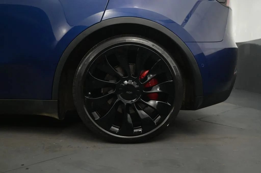 Used 2022 Tesla Model Y Performance AWD/4WD image 15