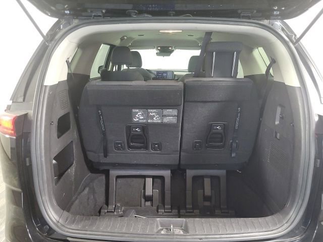 Used 2022 Kia Carnival LX image 6