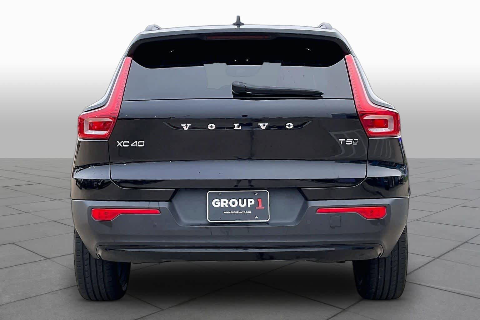 Used 2021 Volvo XC40 T5 R-Design w/ Climate Package AWD/4WD image 6