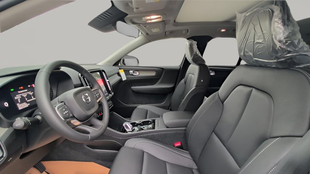 New 2026 Volvo XC40 B5 Plus w/ Protection Package Premier AWD/4WD image 10