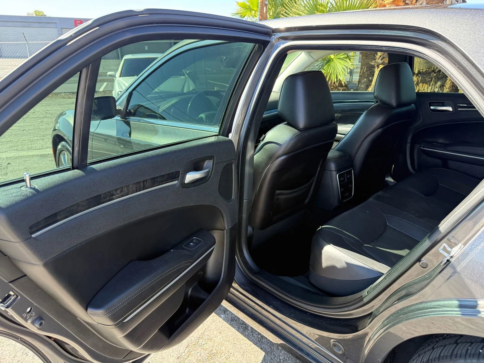 Used 2019 Chrysler 300 Limited w/ Safetytec Plus Group image 12