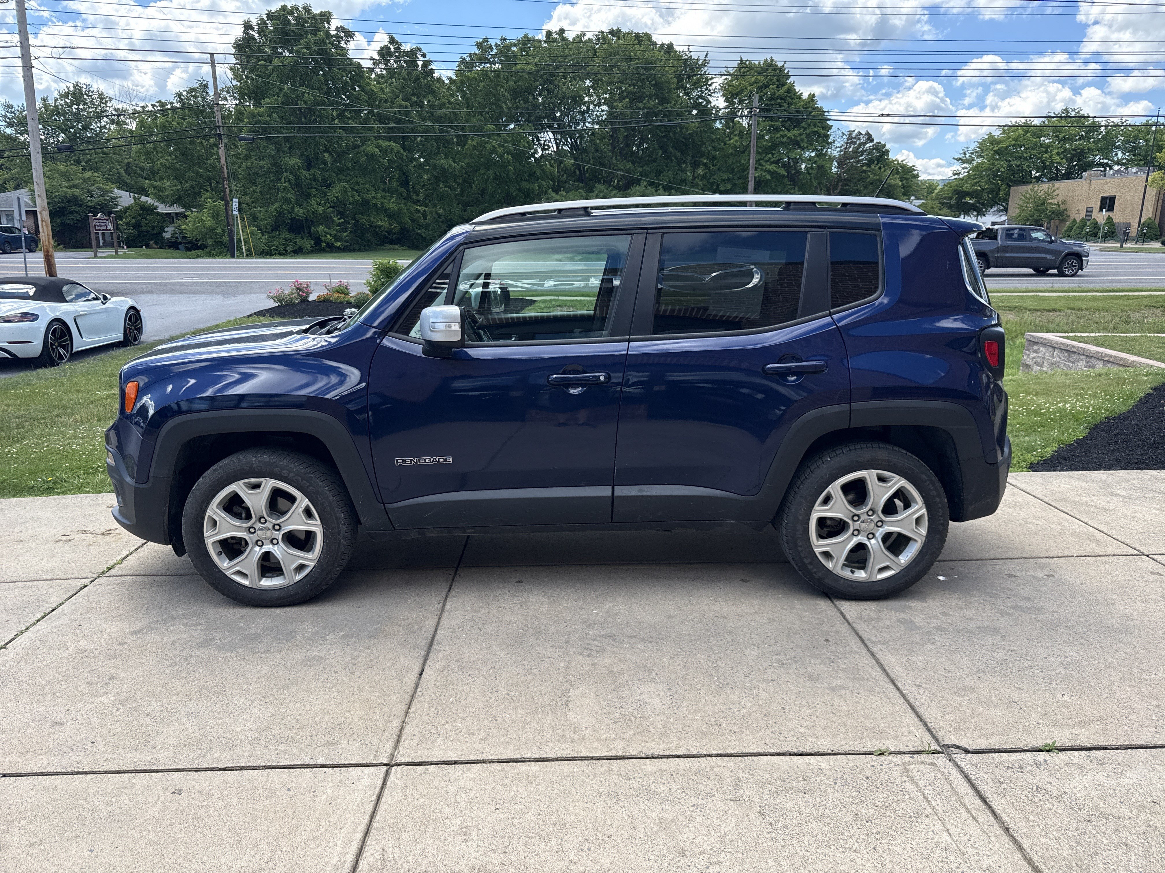 Used 2016 Jeep Renegade Limited AWD/4WD image 10
