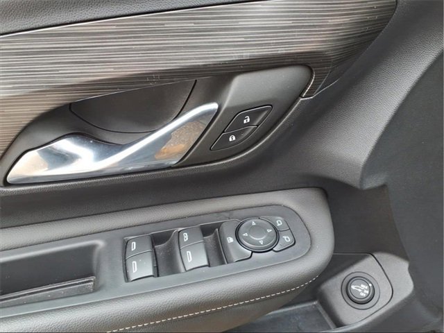 Used 2023 GMC Terrain SLE w/ Driver Convenience Package image 12