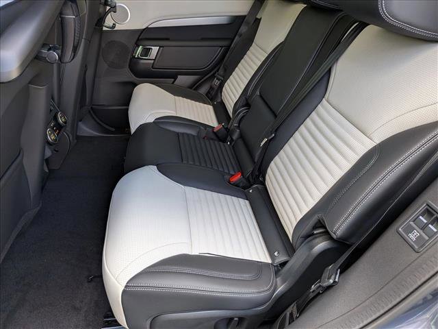 New 2026 Land Rover Discovery Limited Edition image 15
