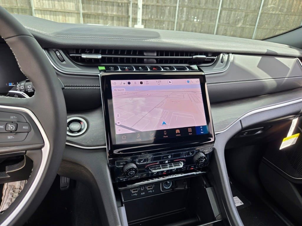 New 2025 Jeep Grand Cherokee Limited image 24