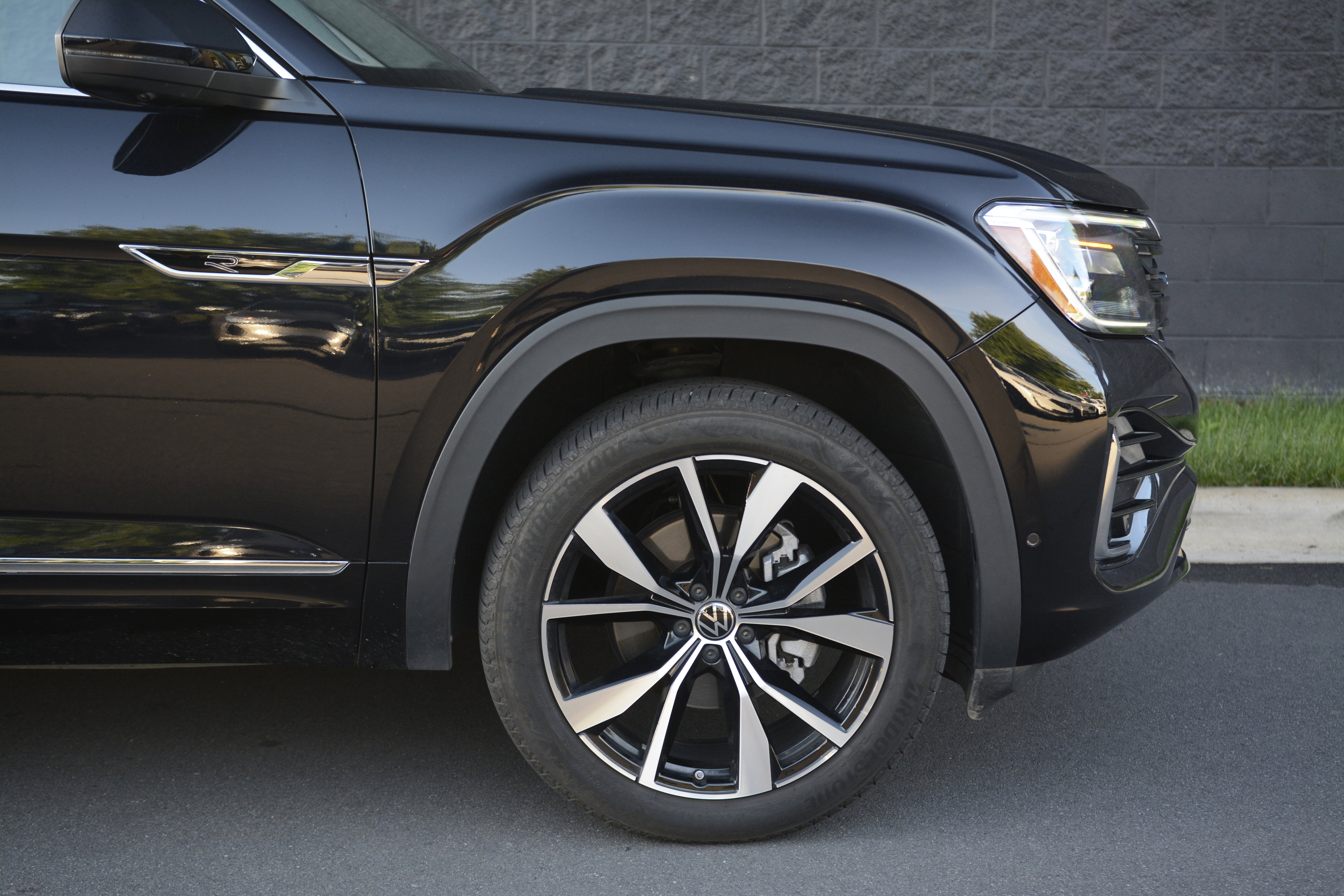 Used 2024 Volkswagen Atlas SEL Premium R-Line AWD/4WD image 42