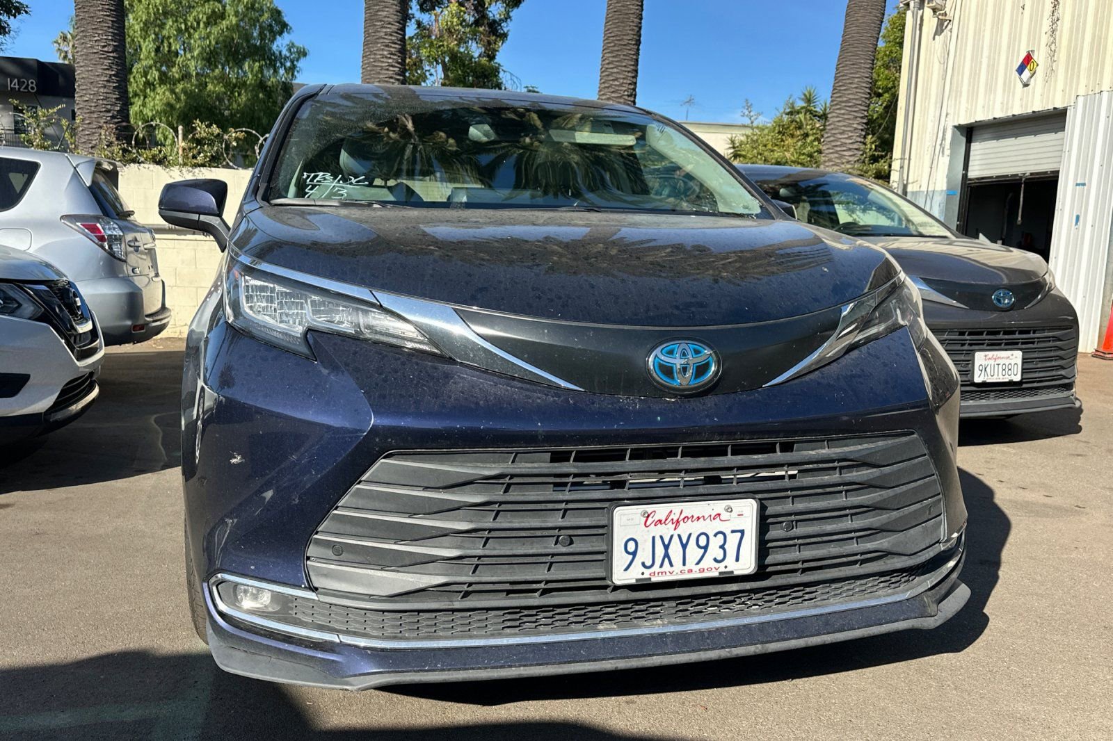 Used 2022 Toyota Sienna XLE FWD image 2
