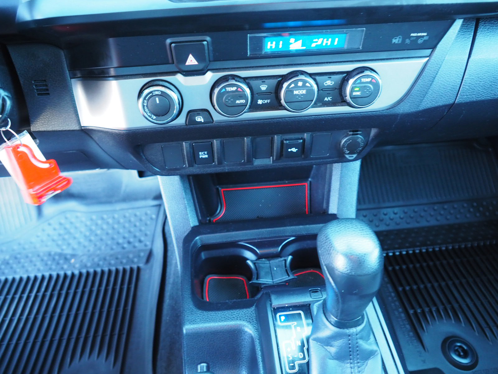 Used 2022 Toyota Tacoma SR image 13