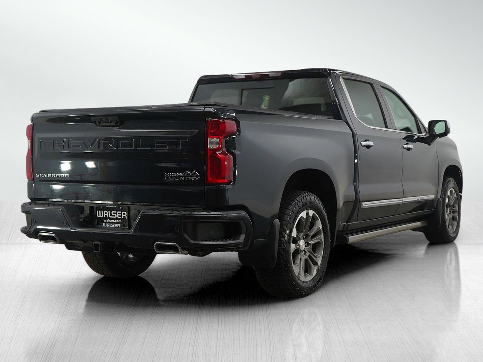 Used 2023 Chevrolet Silverado 1500 High Country w/ Technology Package image 5