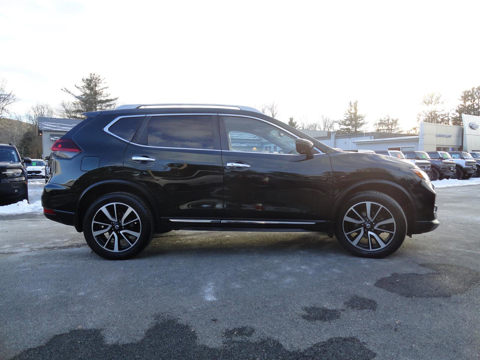 Used 2020 Nissan Rogue SL w/ Premium Package image 4