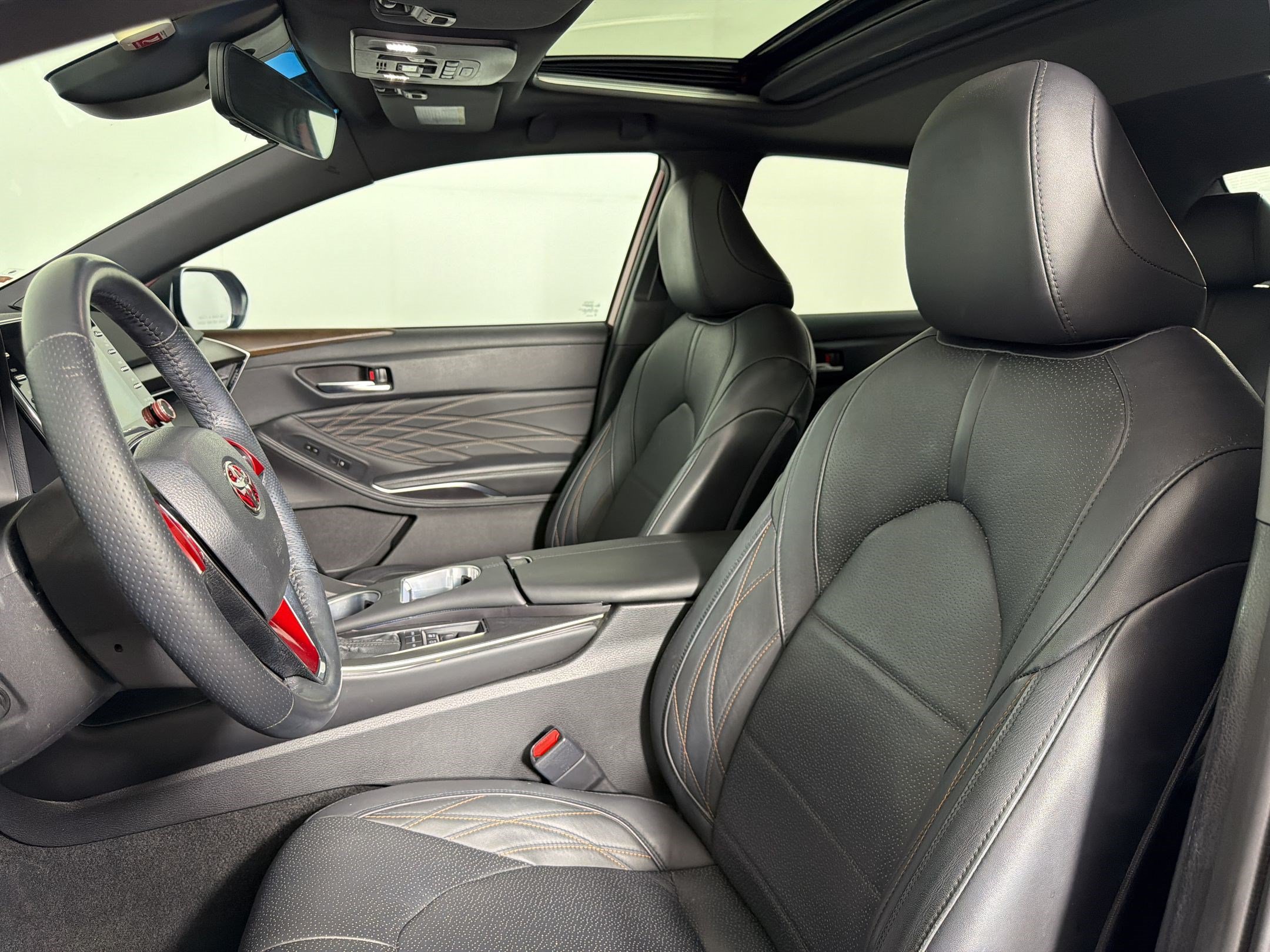 Used 2022 Toyota Avalon Limited w/ Advanced Safety Package FWD image 4